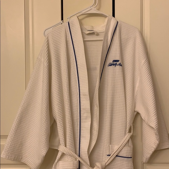 Celebrity cruises white robe - Picture 2 of 3
